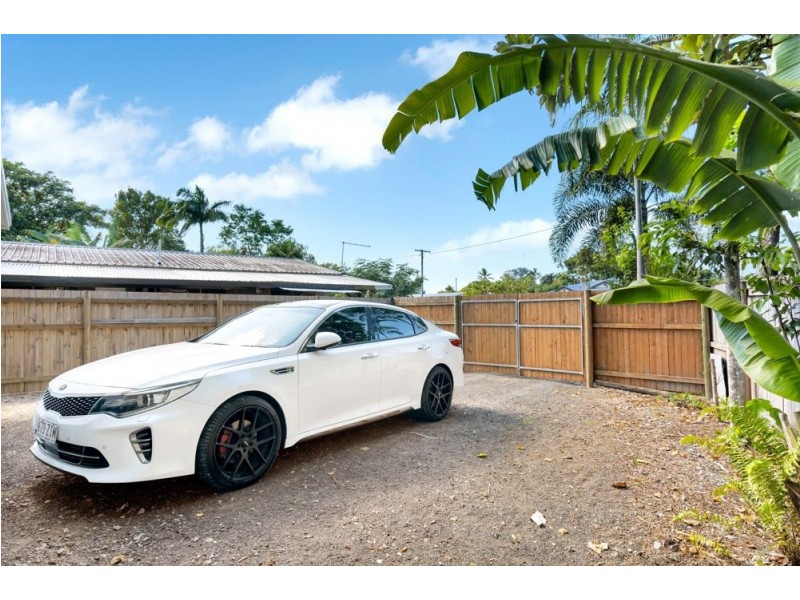 8 Queensborough Close, Trinity Park QLD 4879