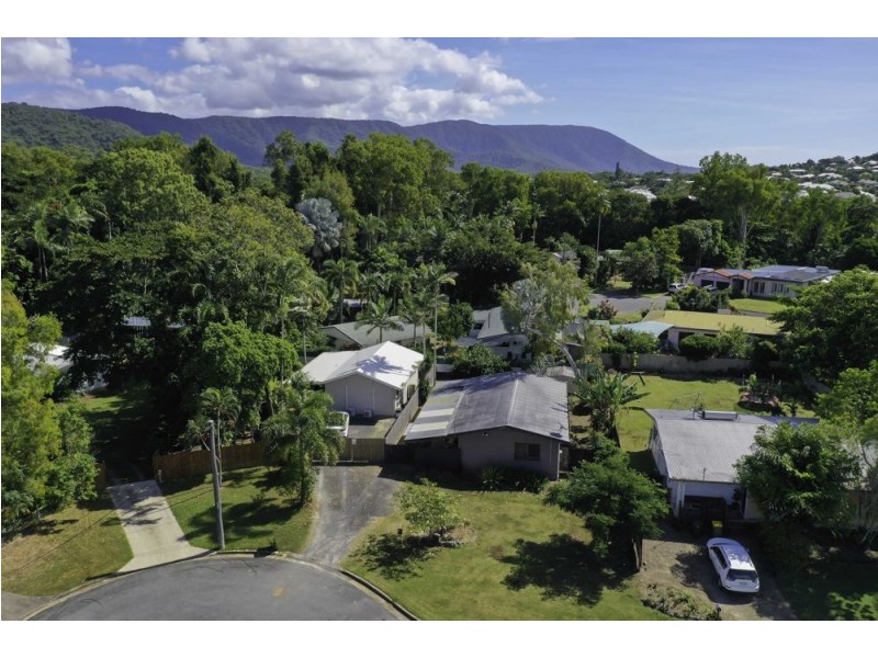 8 Queensborough Close, Trinity Park QLD 4879