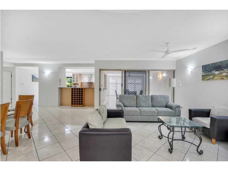 801/2-10 Greenslopes Street, Cairns North QLD 4870