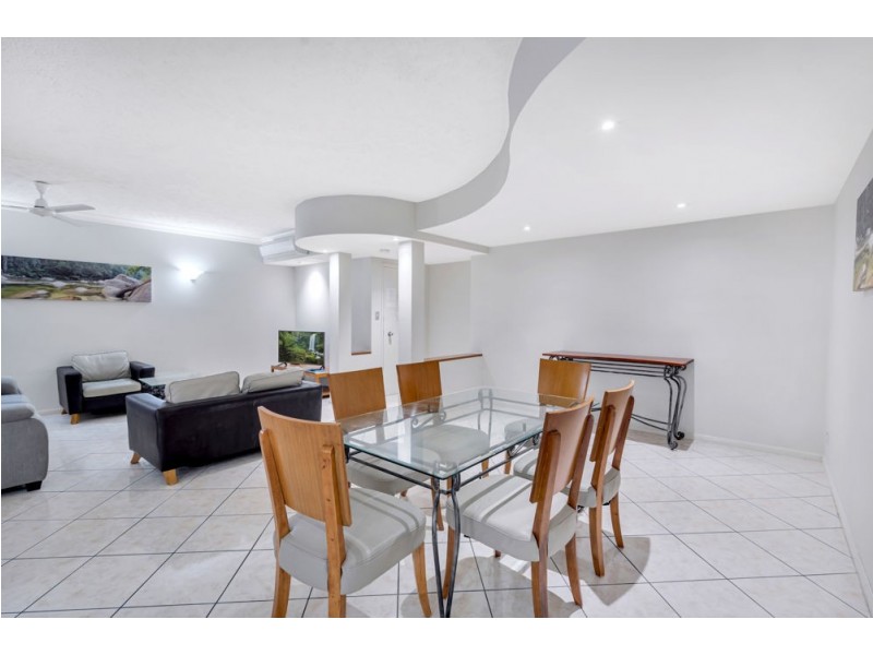 801/2-10 Greenslopes Street, Cairns North QLD 4870