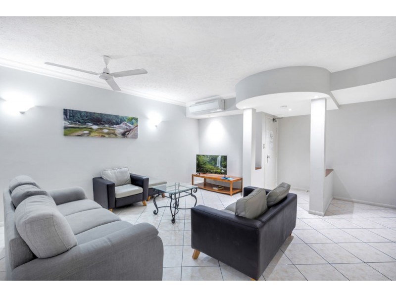 801/2-10 Greenslopes Street, Cairns North QLD 4870