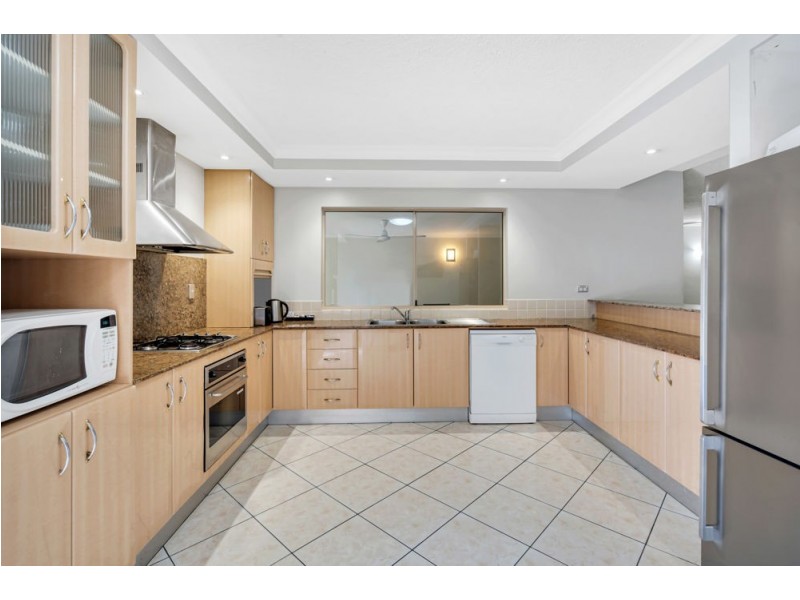 801/2-10 Greenslopes Street, Cairns North QLD 4870