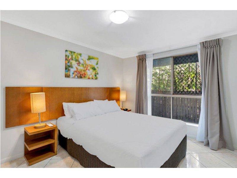 801/2-10 Greenslopes Street, Cairns North QLD 4870