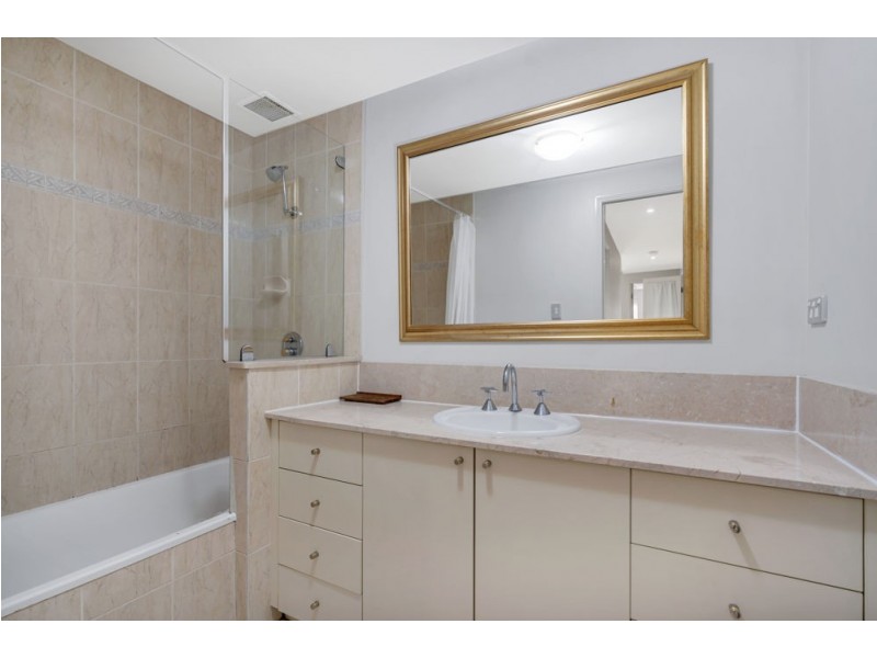 801/2-10 Greenslopes Street, Cairns North QLD 4870
