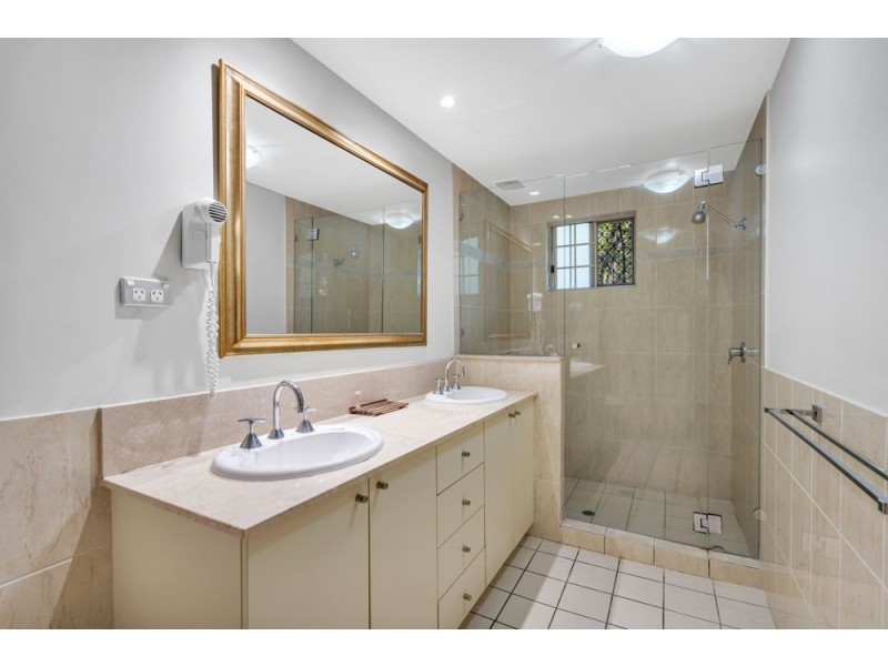 801/2-10 Greenslopes Street, Cairns North QLD 4870