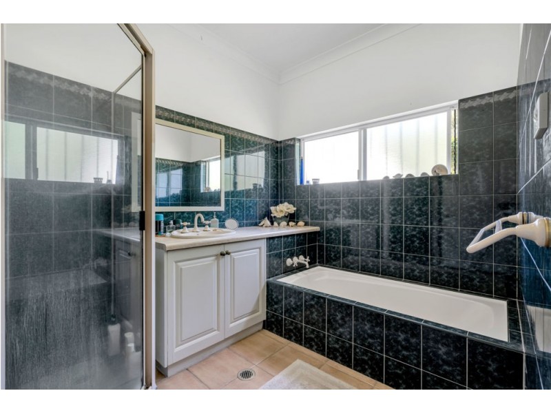 39 Summer Hill Drive, Mooroobool QLD 4870