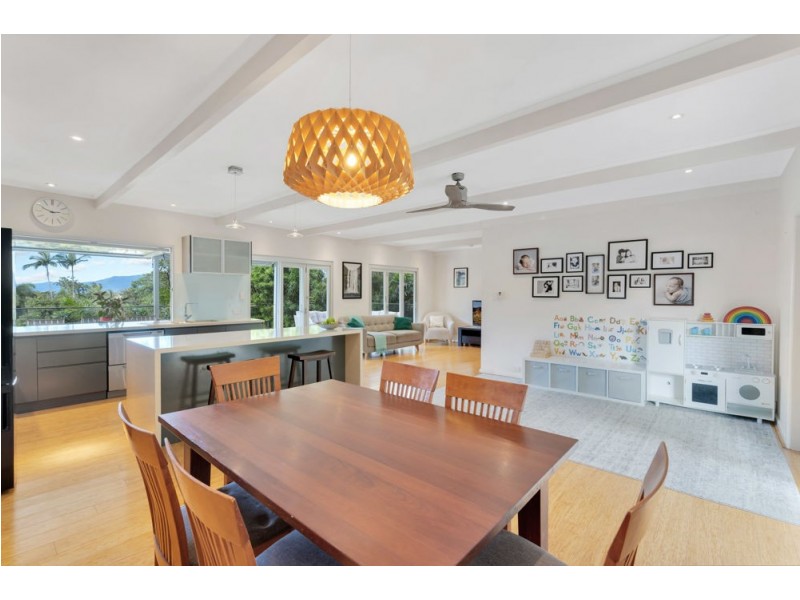 28 Atherton Street, Whitfield QLD 4870