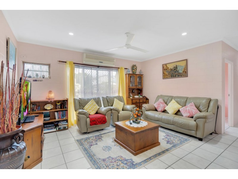 4 Carina Close, White Rock QLD 4868