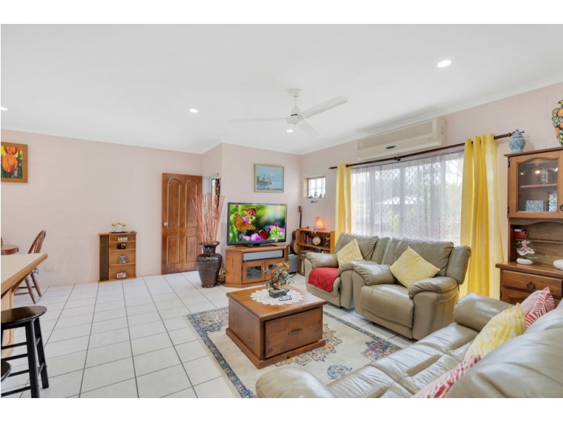 4 Carina Close, White Rock QLD 4868
