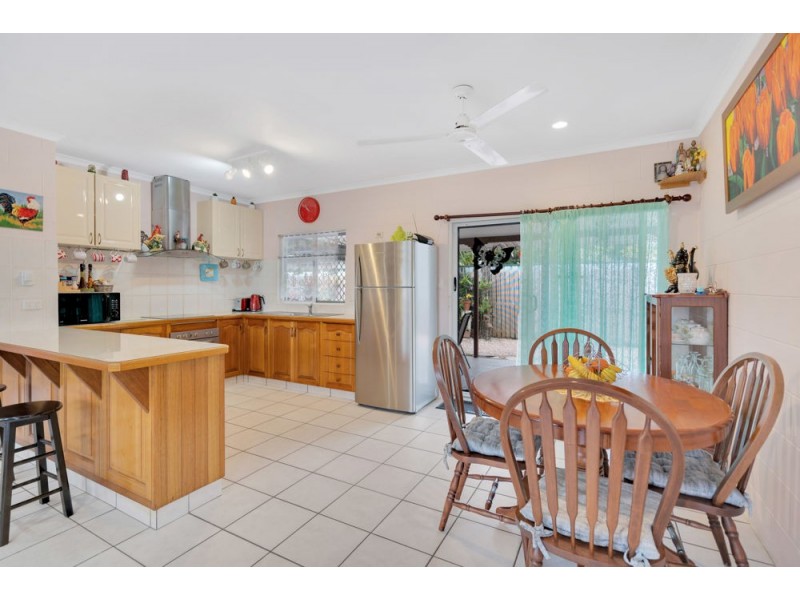4 Carina Close, White Rock QLD 4868