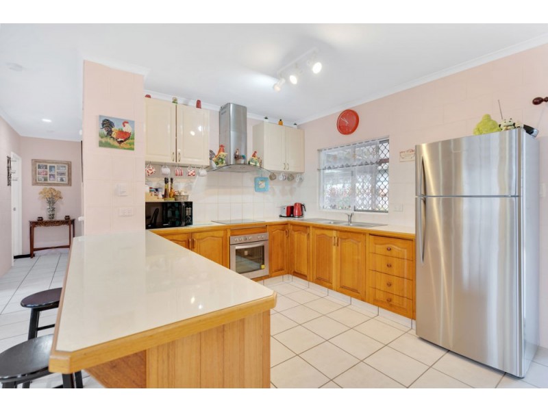 4 Carina Close, White Rock QLD 4868