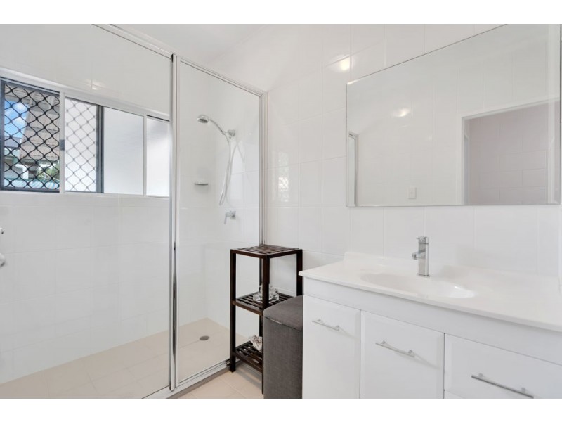 4 Carina Close, White Rock QLD 4868
