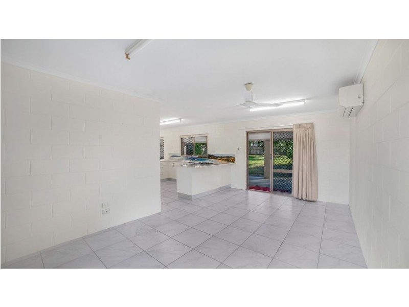 9 Velma Close, Woree QLD 4868