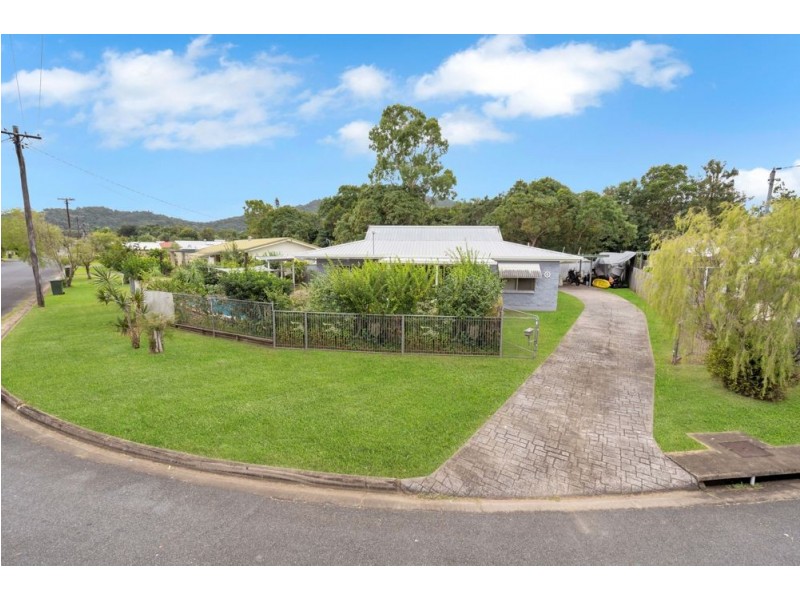 8 Trucano Close, Whitfield QLD 4870