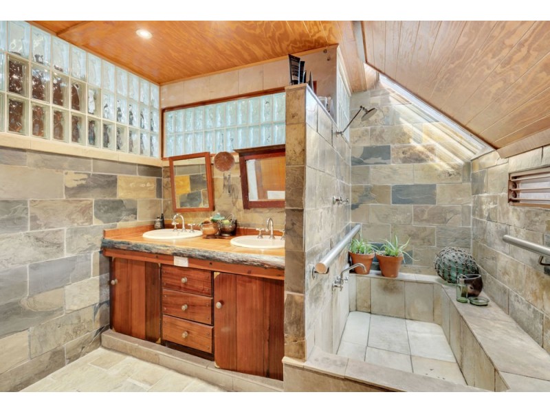 34 Valmadre Street, Caravonica QLD 4878