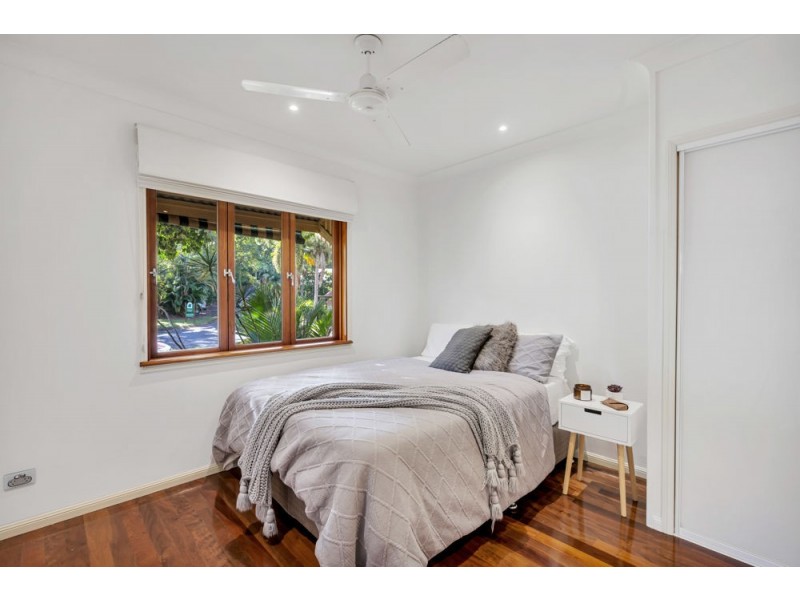 18 Glacier Road, Kamerunga QLD 4870