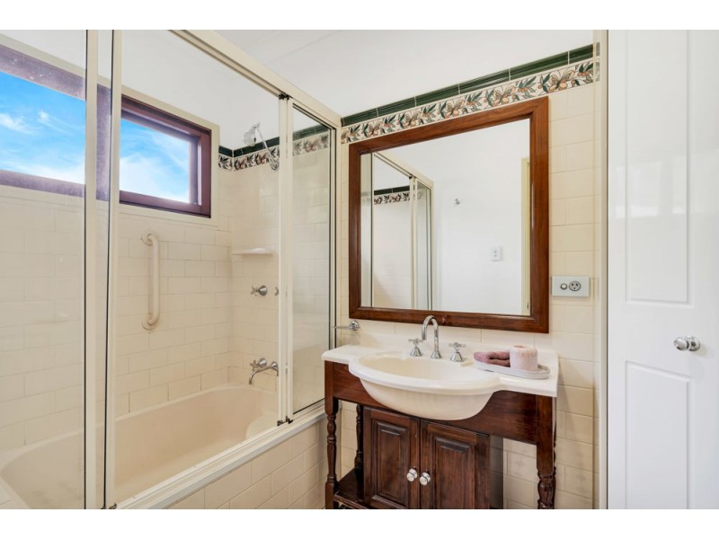 18 Glacier Road, Kamerunga QLD 4870