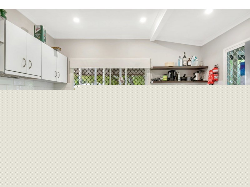 37 Miles Street, Manoora QLD 4870