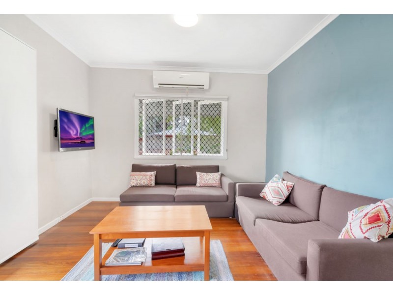 37 Miles Street, Manoora QLD 4870