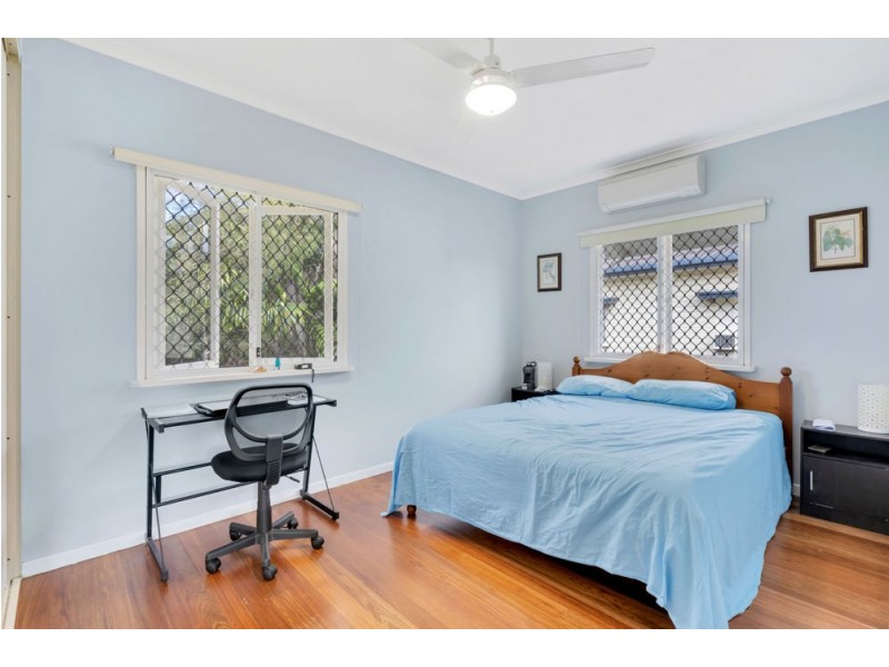 37 Miles Street, Manoora QLD 4870