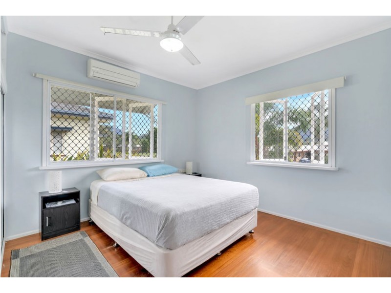 37 Miles Street, Manoora QLD 4870