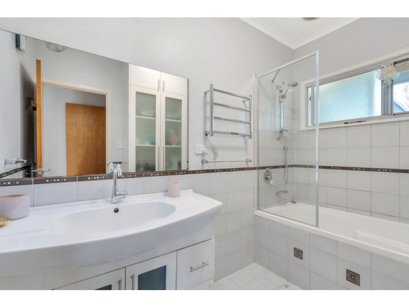 37 Miles Street, Manoora QLD 4870