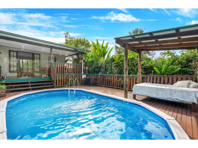 37 Miles Street, Manoora QLD 4870