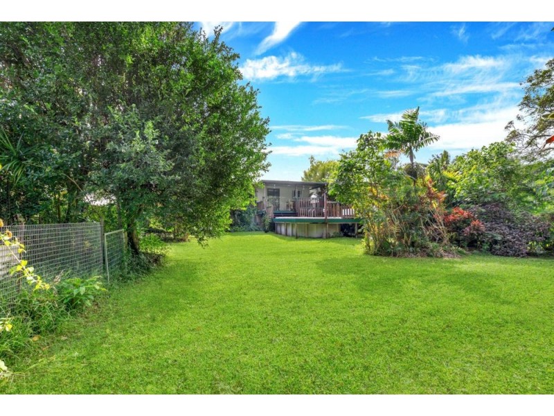 37 Miles Street, Manoora QLD 4870