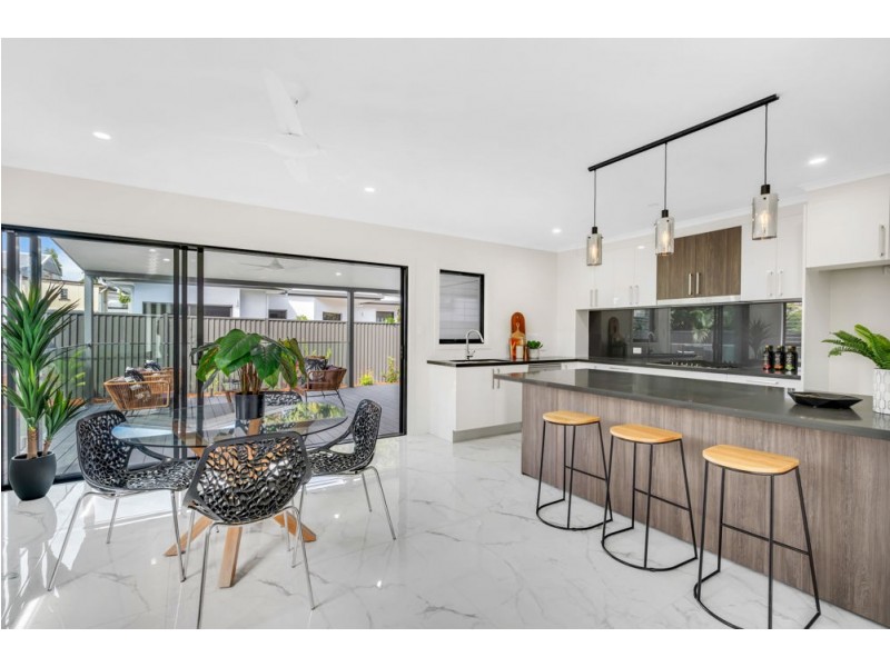 17A Smith Street, Cairns North QLD 4870