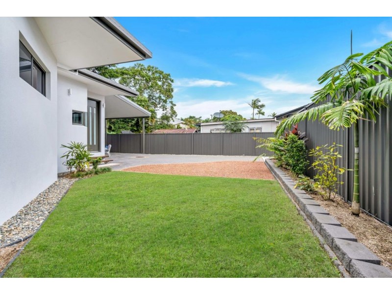 19 Smith Street, Cairns North QLD 4870