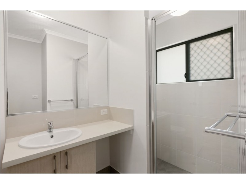 64 Murray Street, Manoora QLD 4870