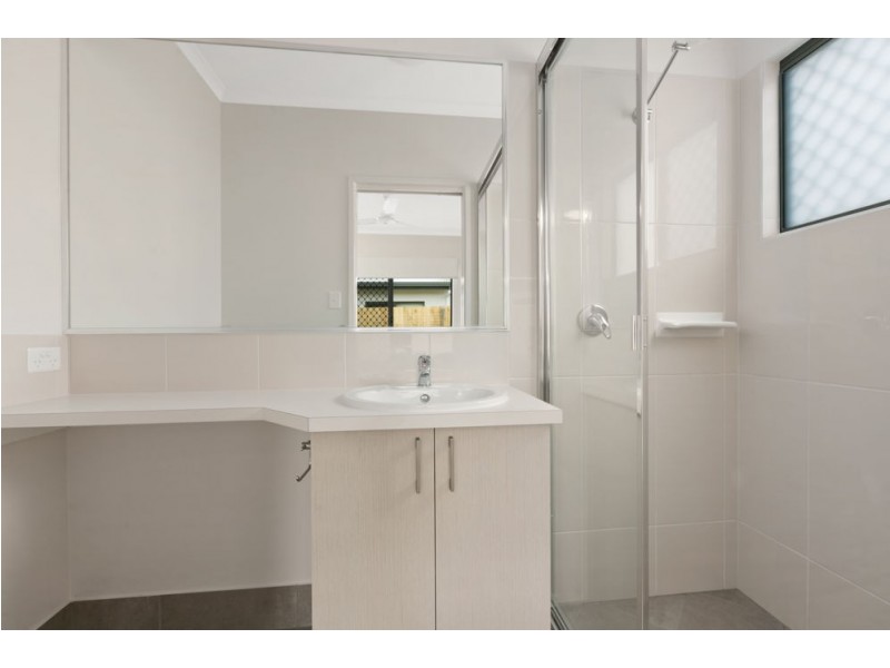 64 Murray Street, Manoora QLD 4870