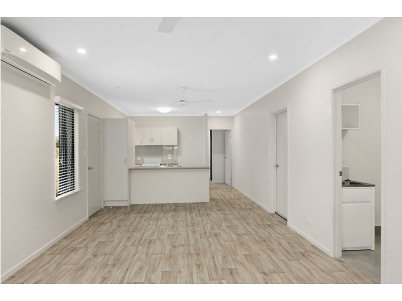 64 Murray Street, Manoora QLD 4870