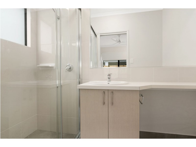 64 Murray Street, Manoora QLD 4870