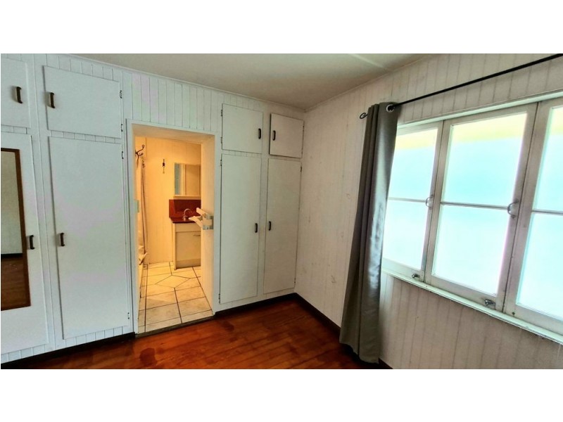 291-293 McCoombe Street, Mooroobool QLD 4870