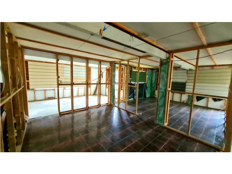 291-293 McCoombe Street, Mooroobool QLD 4870