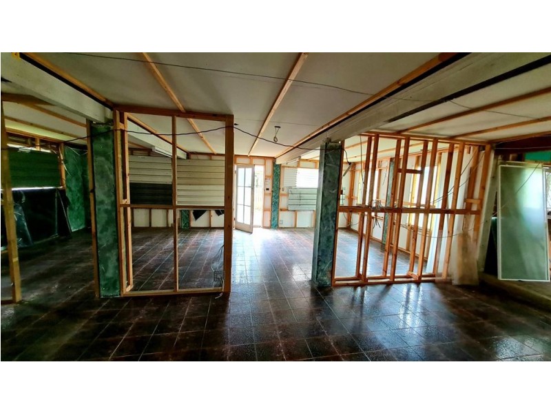 291-293 McCoombe Street, Mooroobool QLD 4870