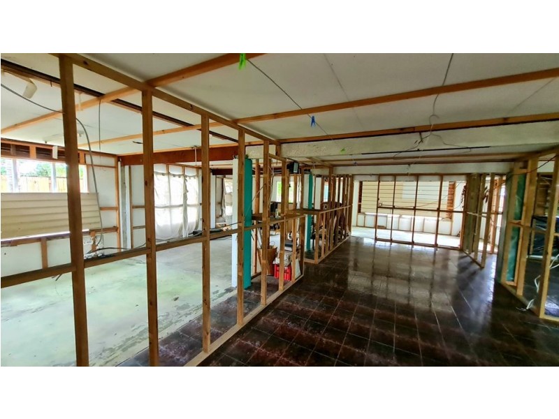 291-293 McCoombe Street, Mooroobool QLD 4870
