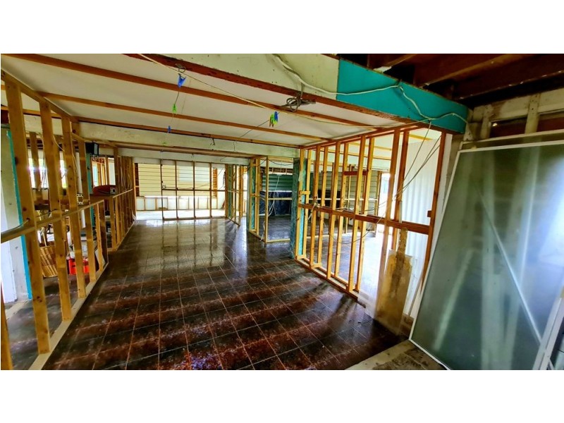 291-293 McCoombe Street, Mooroobool QLD 4870