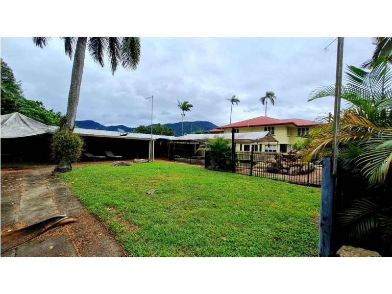 291-293 McCoombe Street, Mooroobool QLD 4870