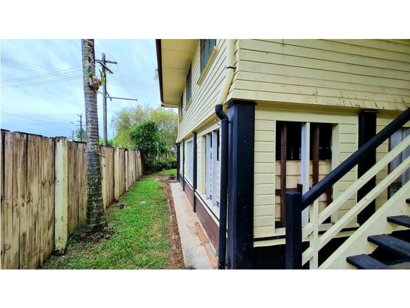 291-293 McCoombe Street, Mooroobool QLD 4870