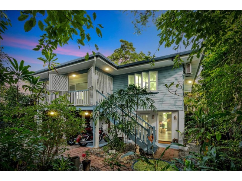 153 Greenslopes St, Edge Hill QLD 4870