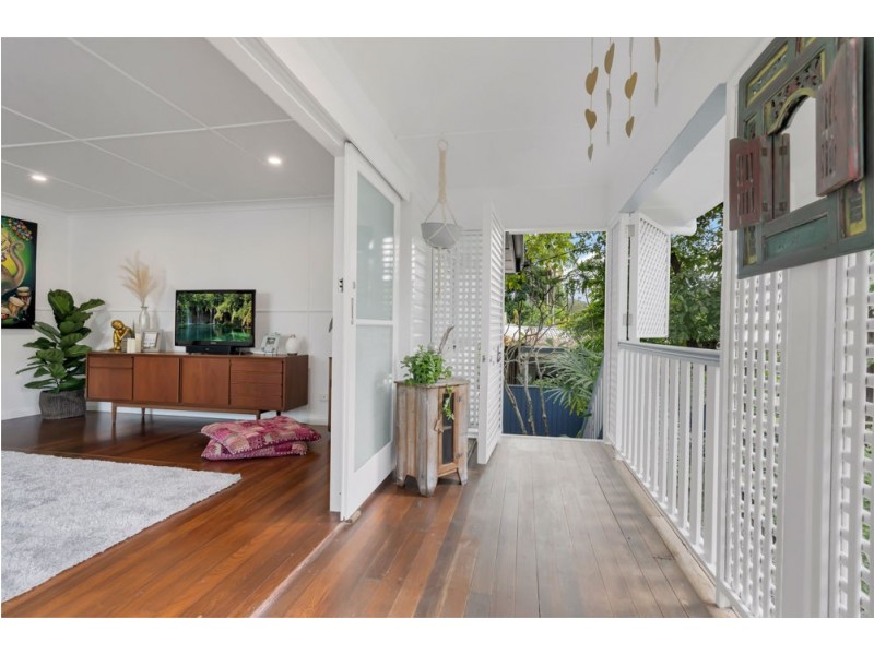 153 Greenslopes St, Edge Hill QLD 4870