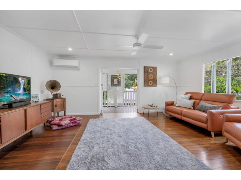 153 Greenslopes St, Edge Hill QLD 4870