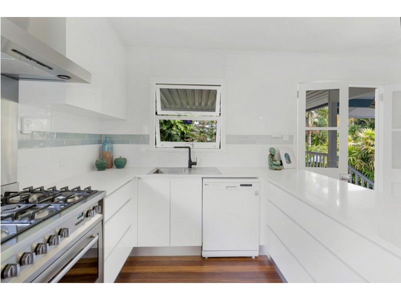 153 Greenslopes St, Edge Hill QLD 4870