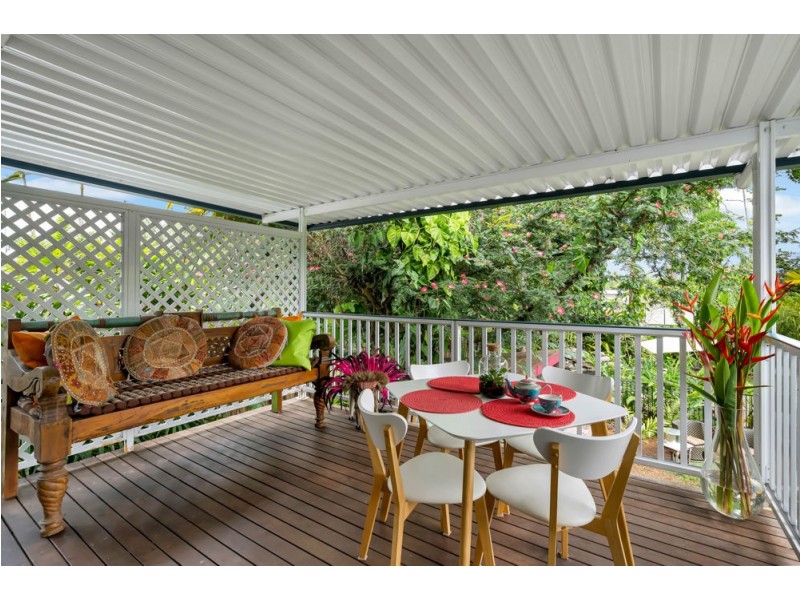 153 Greenslopes St, Edge Hill QLD 4870