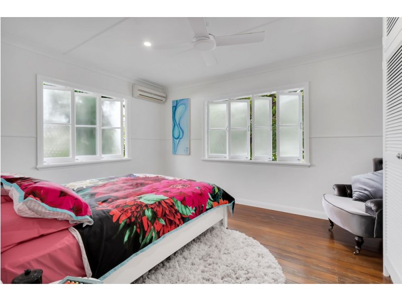 153 Greenslopes St, Edge Hill QLD 4870