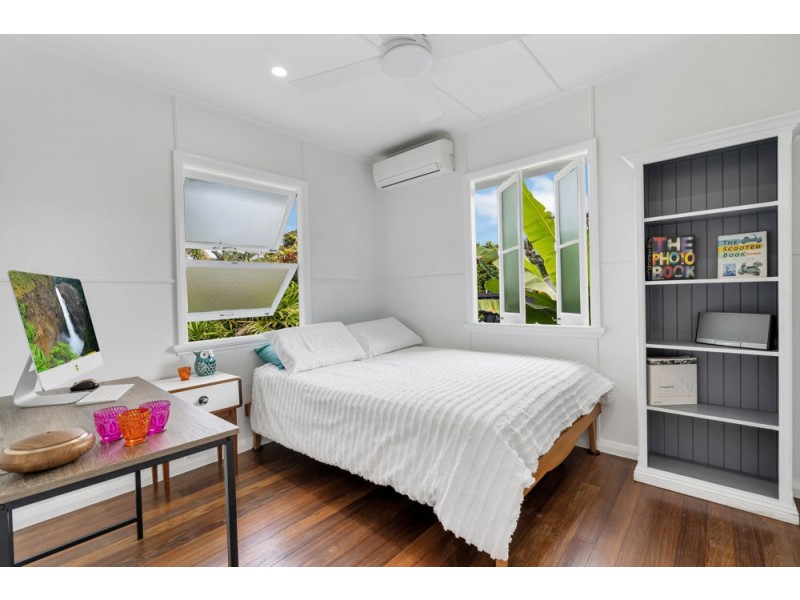 153 Greenslopes St, Edge Hill QLD 4870