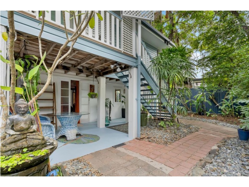 153 Greenslopes St, Edge Hill QLD 4870