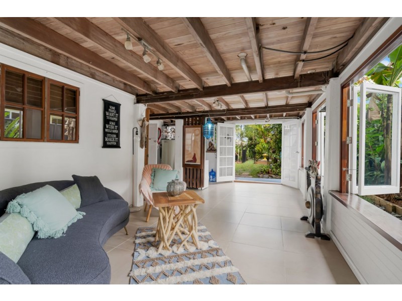 153 Greenslopes St, Edge Hill QLD 4870